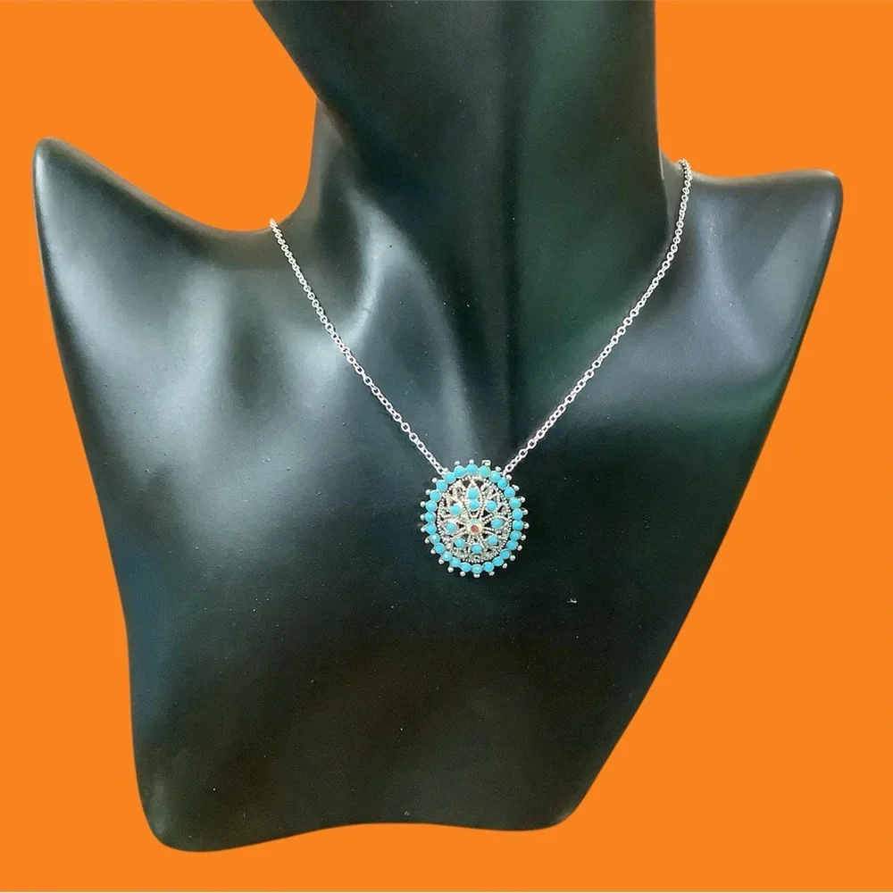 💥2/$24 or 3/$30💥 Boho Western Chic Turquoise and Silver Pendant Necklace. NWT - Picture 3 of 6